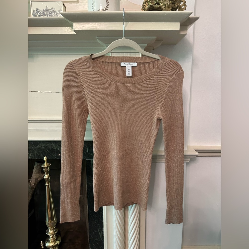 Women’s White House Black Market long sleeve, fitted top. Size XS